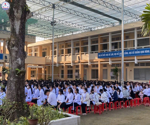 SINH HOẠT CHUYÊN ĐỀ CỦA CÂU LẠC BỘ VĂN HỌC VỚI CHỦ ĐỀ “VĂN HỌC VÀ ĐỜI SỐNG” TẠI TRƯỜNG THPT CHÊ GHÊ-VA-RA